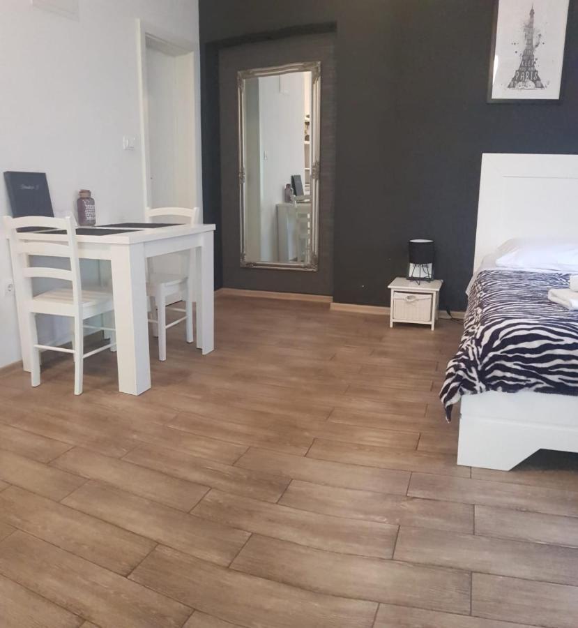 Studios S Zadar Bagian luar foto